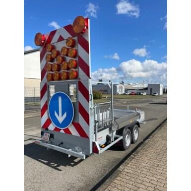 Fahrbare Absperrtafel  FA2 - VZ616 kleine Ausführung mit Ladefläche